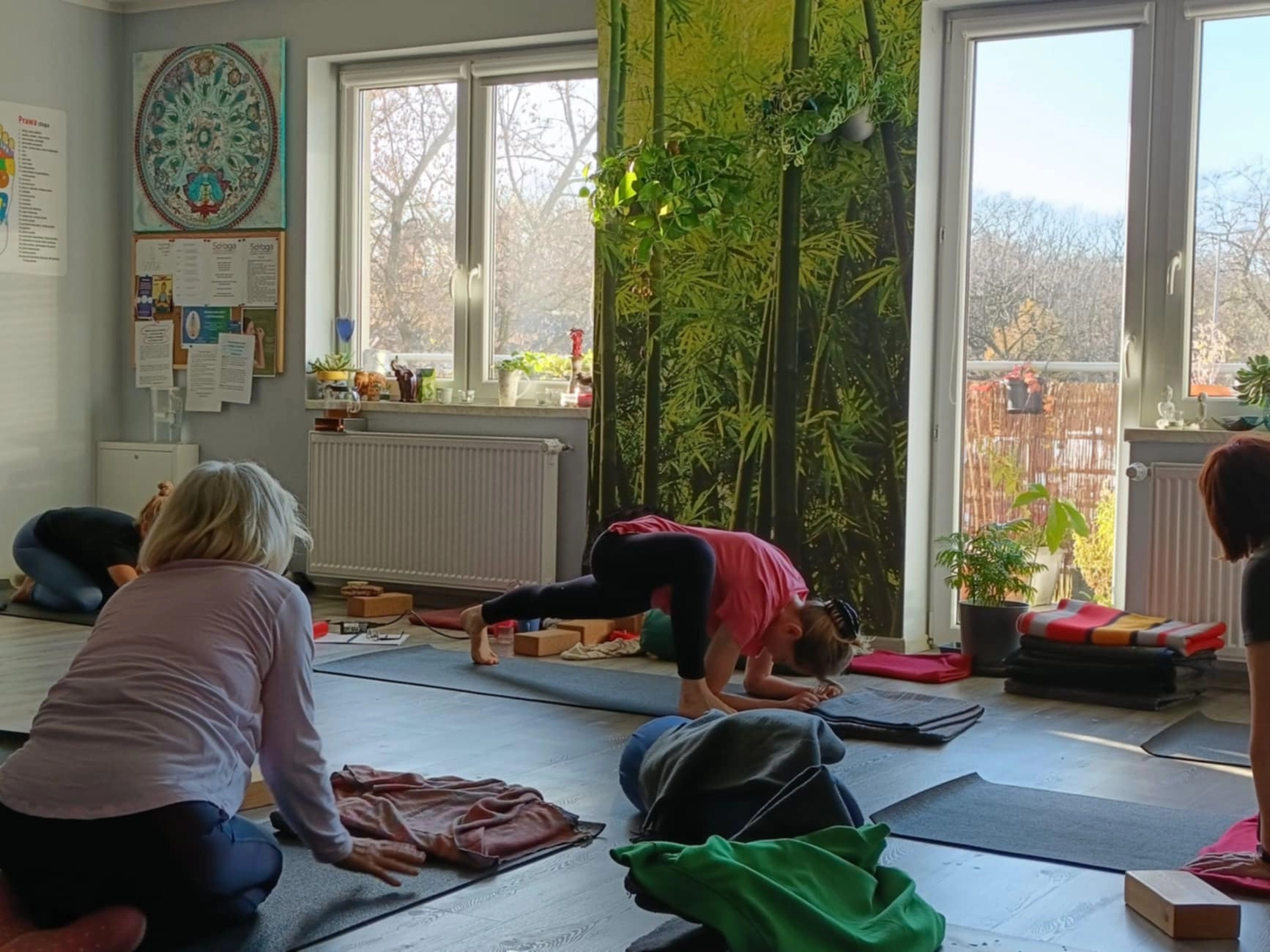 Uklady cwiczen jogi i pracy z cialem